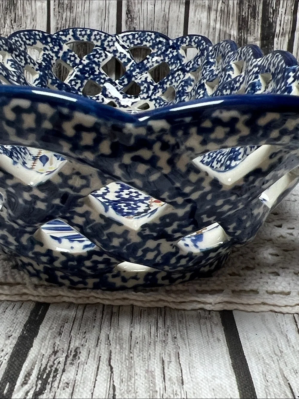 Temp-Tations Old World Blue Ceramic lattice bread/serving basket